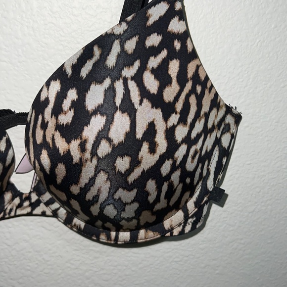 Victoria’s Secret Push Up Bra 32D - Picture 2 of 5